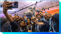 A picture of a group of people at Dreamforce taking a selfie.